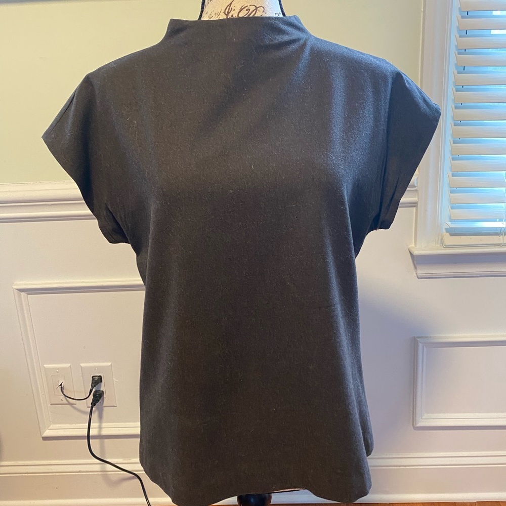 Theory wool structural top.  Perfect for spring transition weather.